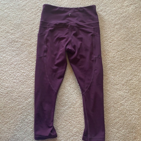 Plum Pocket Light n Tight Hi-Rise Capri 20" - Picture 3 of 3